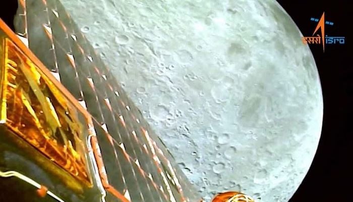 India closes in on moon landing