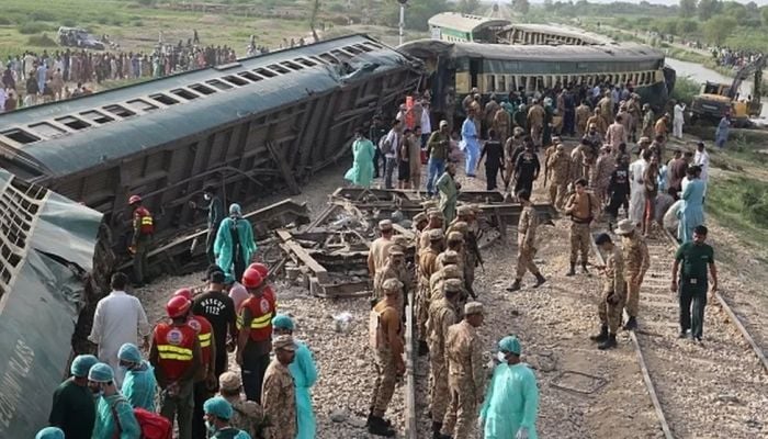 Pakistan train accident death toll rises to 30