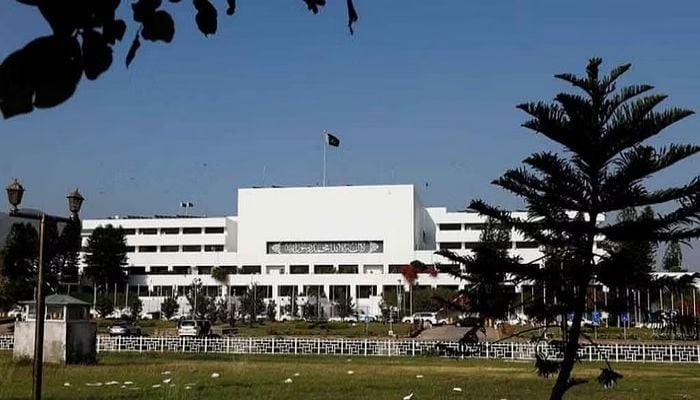 Pakistan PM, opposition leader to meet to name caretaker premier