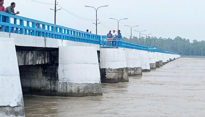 Teesta flowing above danger mark