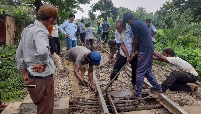 Train service between Dhaka, Mymensingh resumes after 11.5hrs