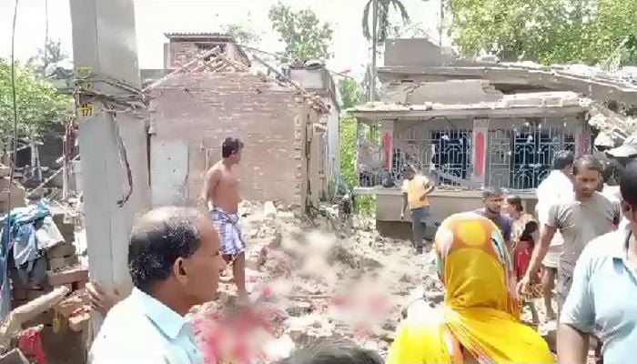 Massive explosion in West Bengal fireworks factory kills 10