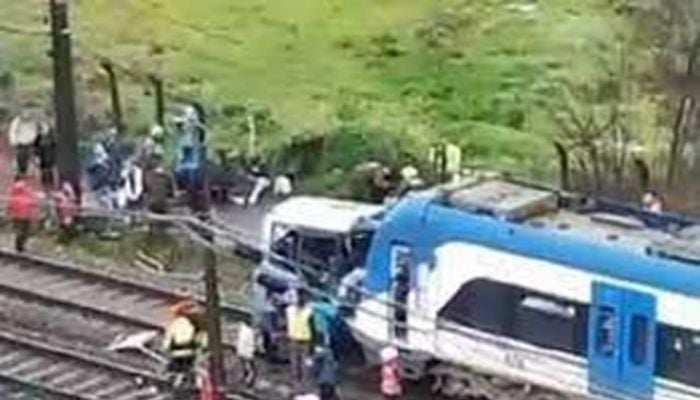 6 killed in Chile train-minibus collision