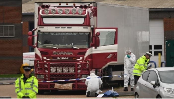 6 women rescued from back of lorry
