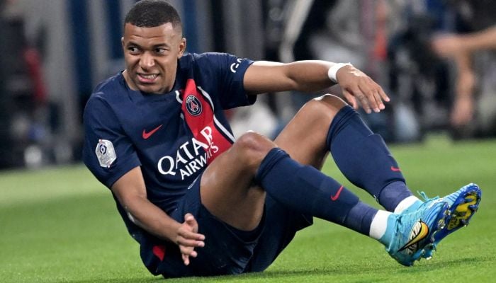 Mbappe comes off hurt as PSG demolish Marseille