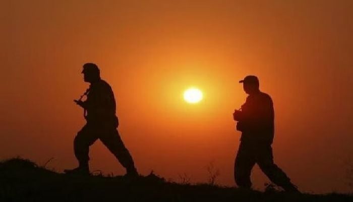 Suicide bomber kills 9 soldiers in Pakistan