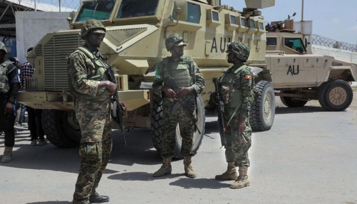 Suicide bomber kills 13 in Somalia