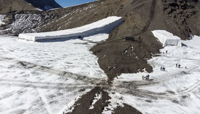 Swiss glaciers melt at record rate: report
