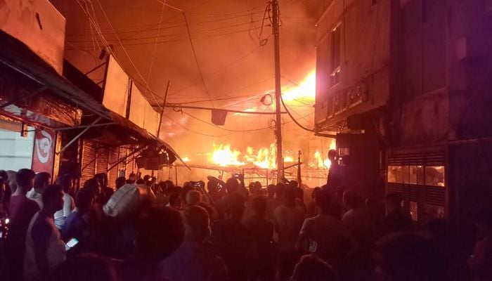 Massive fire at Dhaka's Krishi Market