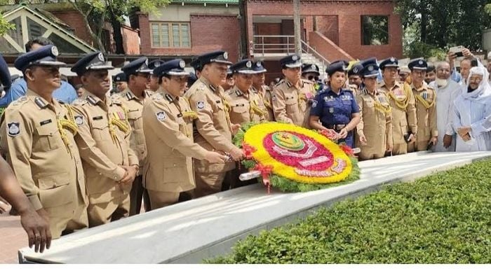 DMP commissioner pays homage to Bangabandhu at Tungipara