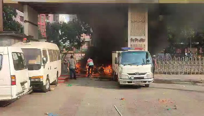 BNP-Jamaat activists set fire to Rajarbagh police hospital