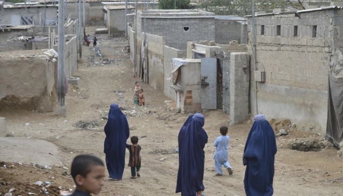 Pakistan orders 1.7 million Afghans out of country