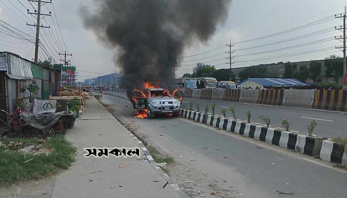 Workers clash with police on Dhaka-Tangail Highway