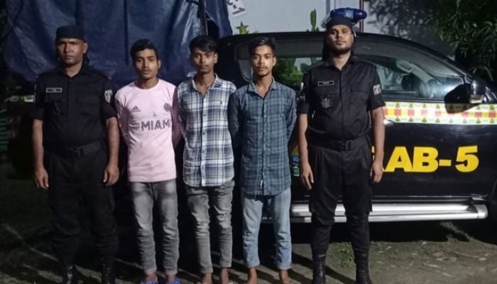 3 juvenile gang members held in C'nawabganj