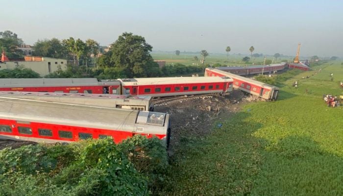 At least four killed after India express train derails