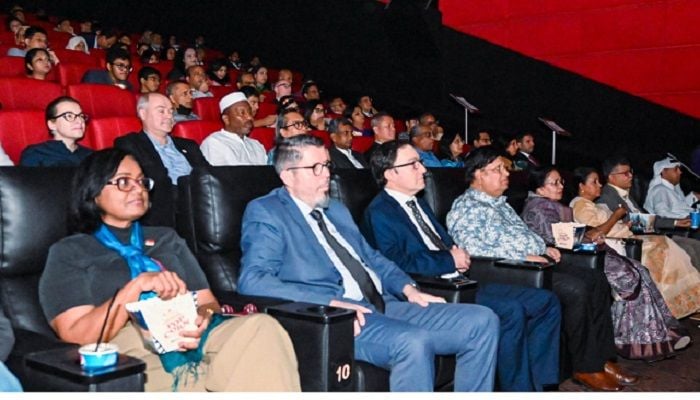 Momen urges foreigners to watch Bangabandhu’s biopic 