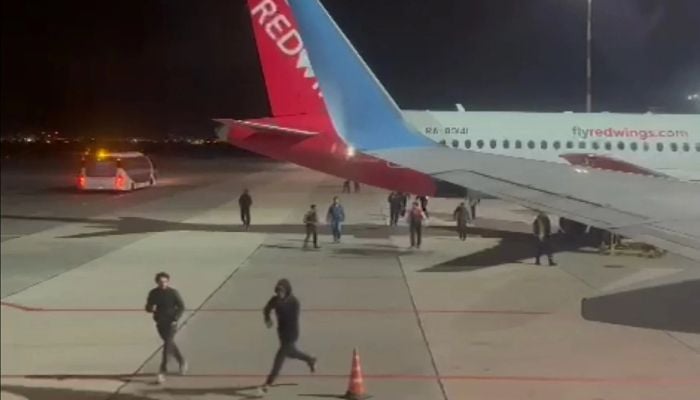 Anti-Israel mob storms Dagestan airport in Russia