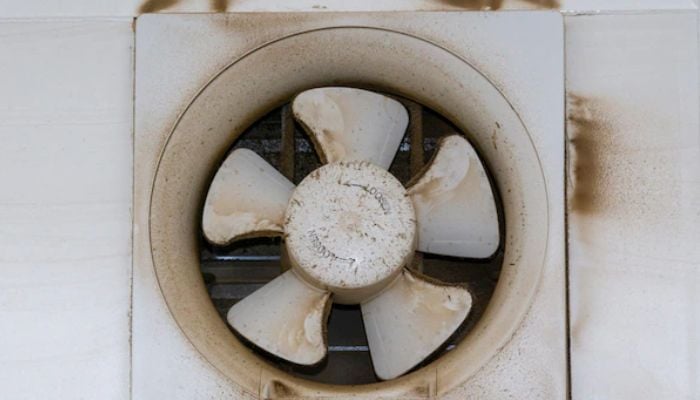 4 easy tips to clean a greasy exhaust fan