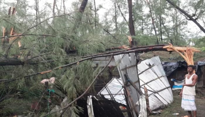 Hamoon destroys thousands of houses in Cox's Bazar