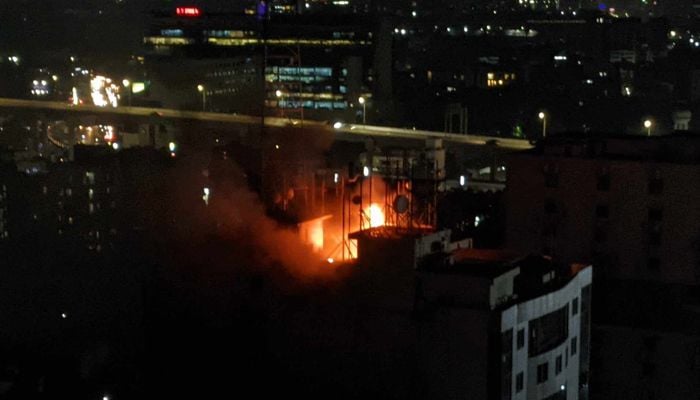 Fire breaks out at Mohakhali's Khawaja Tower