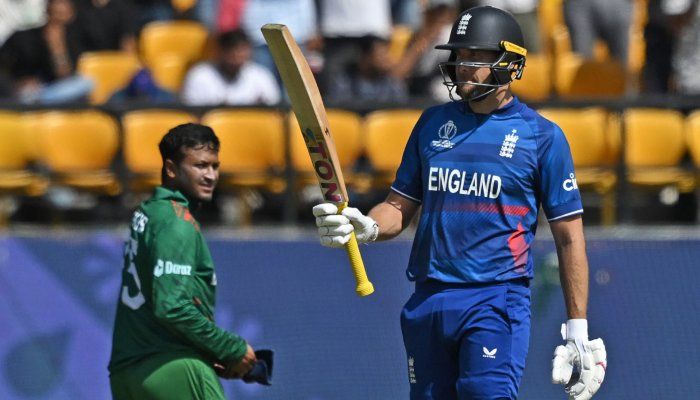 Malan smashes hundred