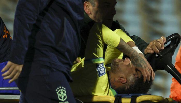 Neymar has torn knee ligament, facing surgery