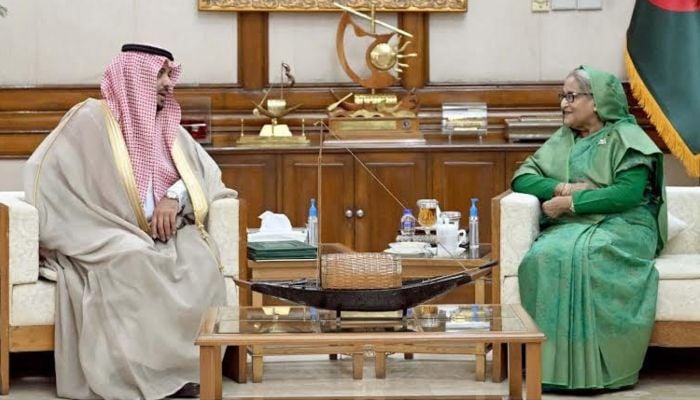 PM stresses dialogue to solve issues among OIC neighbours