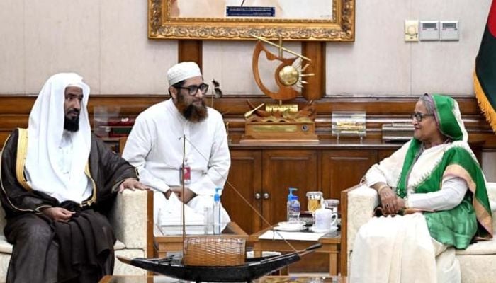 Imam of Holy Masjid-e Nabawi calls on PM