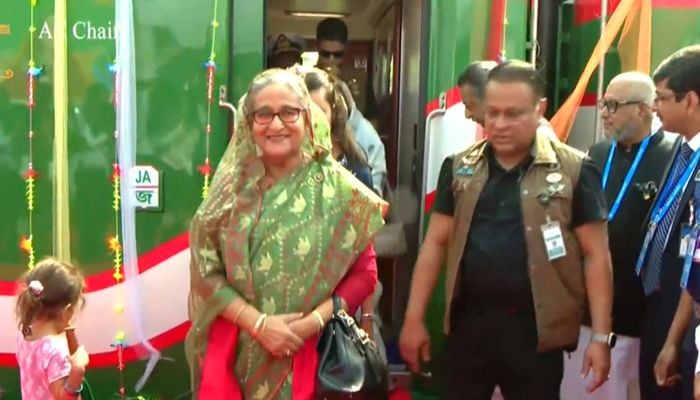 PM crosses Padma River by train 