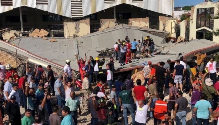 Ten dead as Mexico church roof collapses