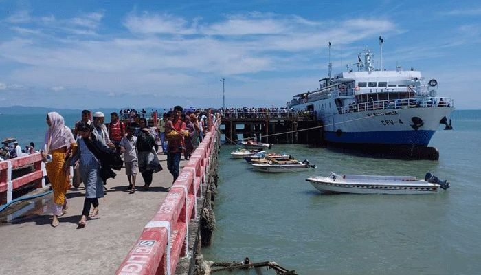 Tourist ships resume operation on Teknaf-St Martin's route