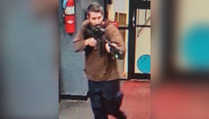 Huge manhunt in US for shooter who killed 22