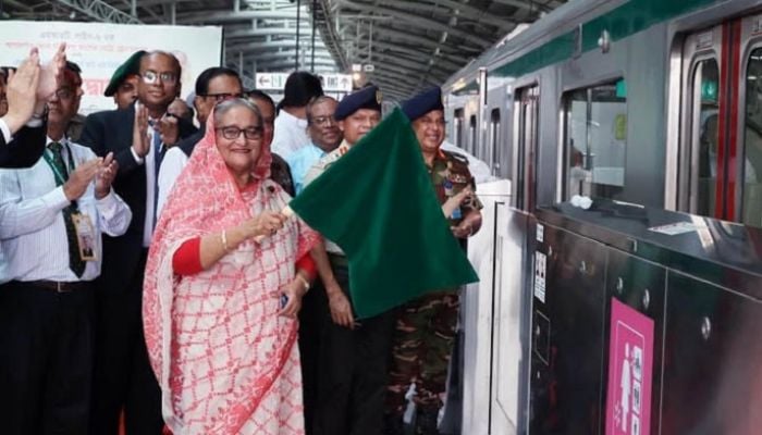 City dwellers enthusiastic for opening Agargaon-Motijheel metro line