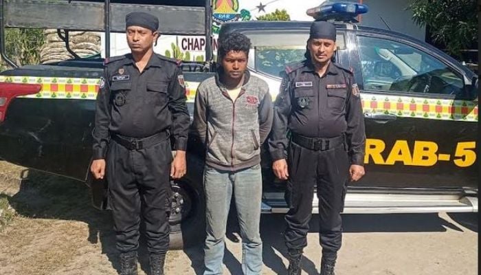One held with 3.420 kg gunpowder in C'nawabganj