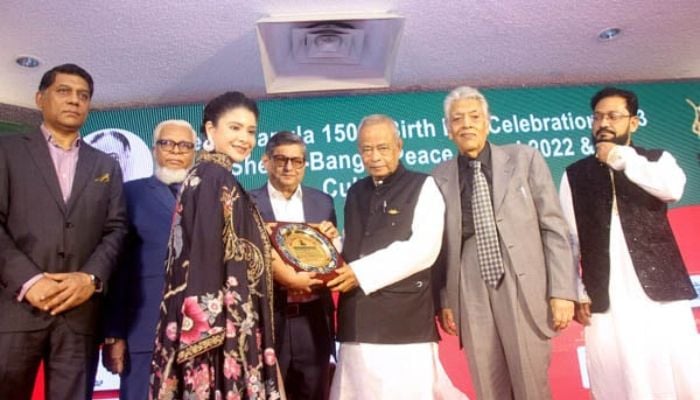 Muhammed Aziz Khan gets Sher-e-Bangla Peace Award