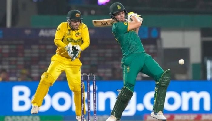 Australia bowl out South Africa for 212