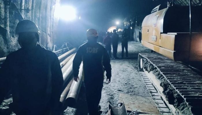 India tunnel rescue efforts paused over fears of cave-in