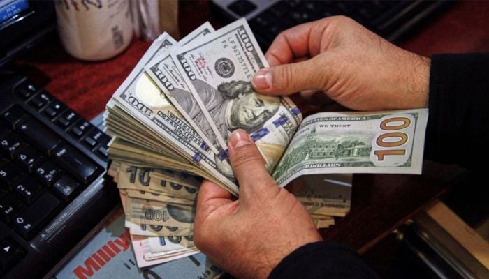 Dollar price in kerb market jumps to Tk126.50