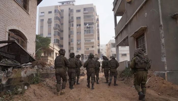 Israeli troops enter Gaza hospital