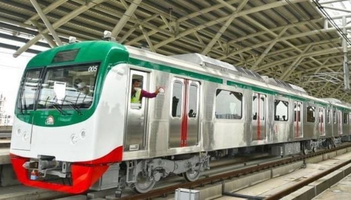 Uttara-Motijheel metro trail service starts