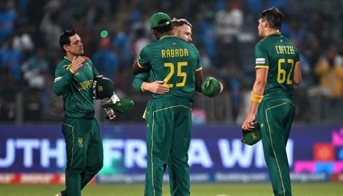 Pakistan win sends South Africa to semis