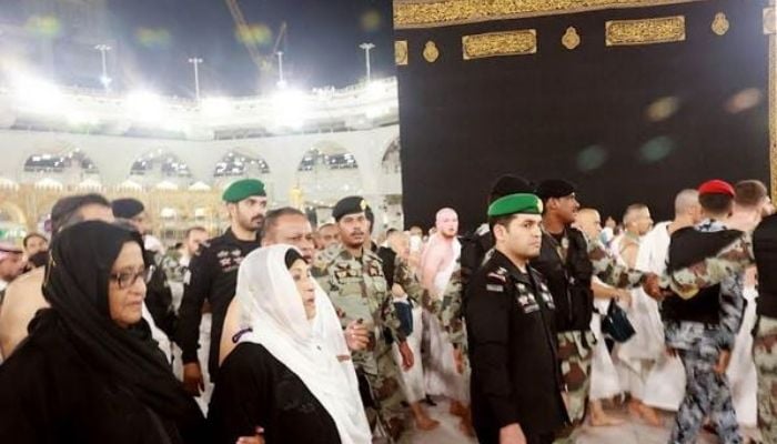 PM performs Umrah