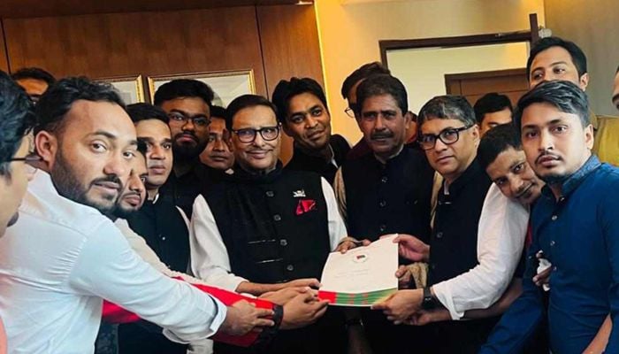 Quader collects nomination form 