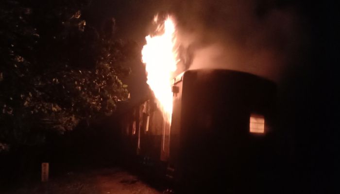 Miscreants set fire to Jamuna intercity train in Jamalpur
