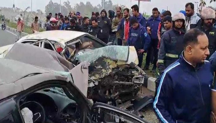 Road accident kills 3 in Narayanganj