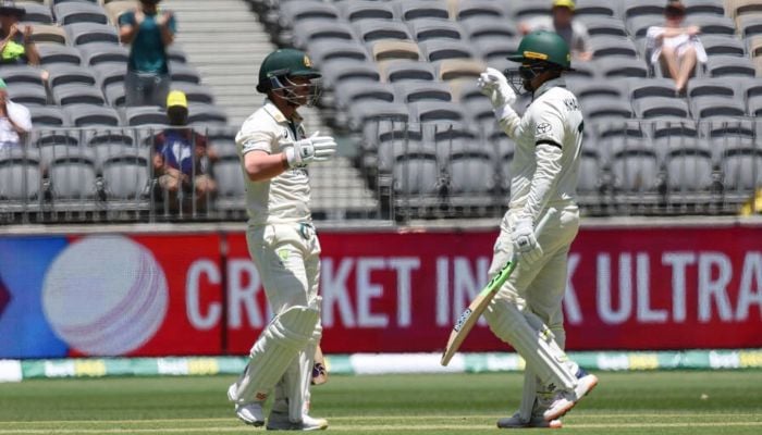 Under-pressure Warner slams century against Pakistan