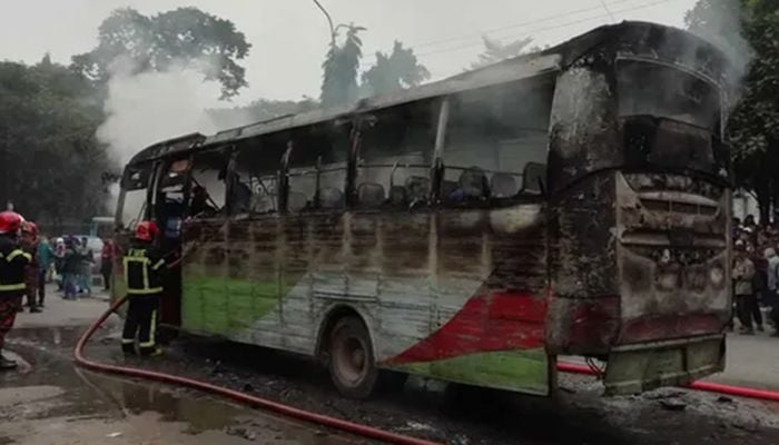 Bus torched in Gulistan