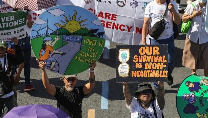 Climate talks in last push over the fate of fossil fuels