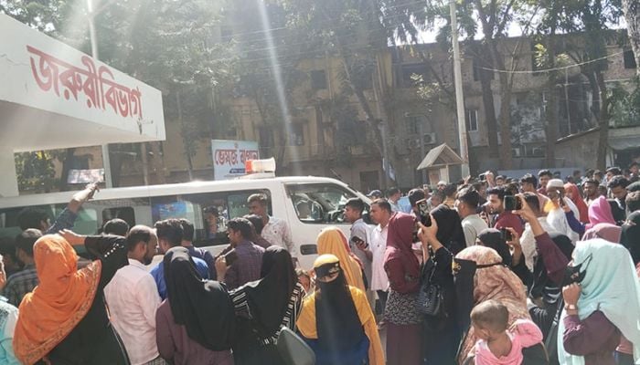 At least 100 injured in earthquake panic rush