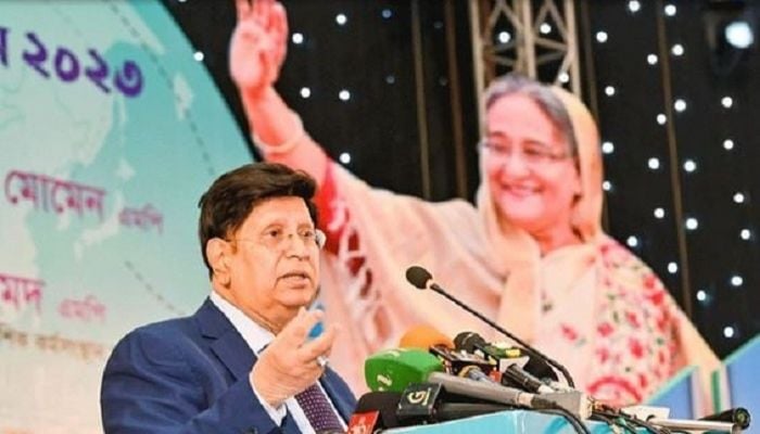 Momen for recognizing expatriates as heroes
